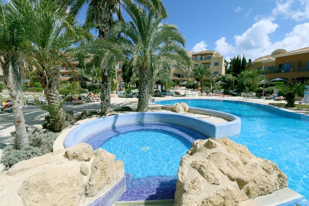 Limnaria Gardens B Lägenhet Paphos Exteriör bild